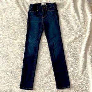 Girls size 10 Abercrombie stretch skinny jeans